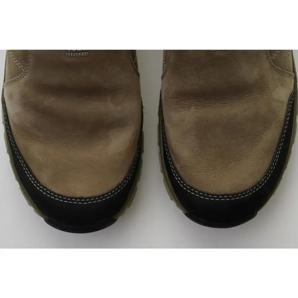 Clarks minor scuffing